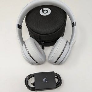 Beats Solo 3 Wireless On-Ear Headphones - Apple W1 Headphone Chip, Class 1